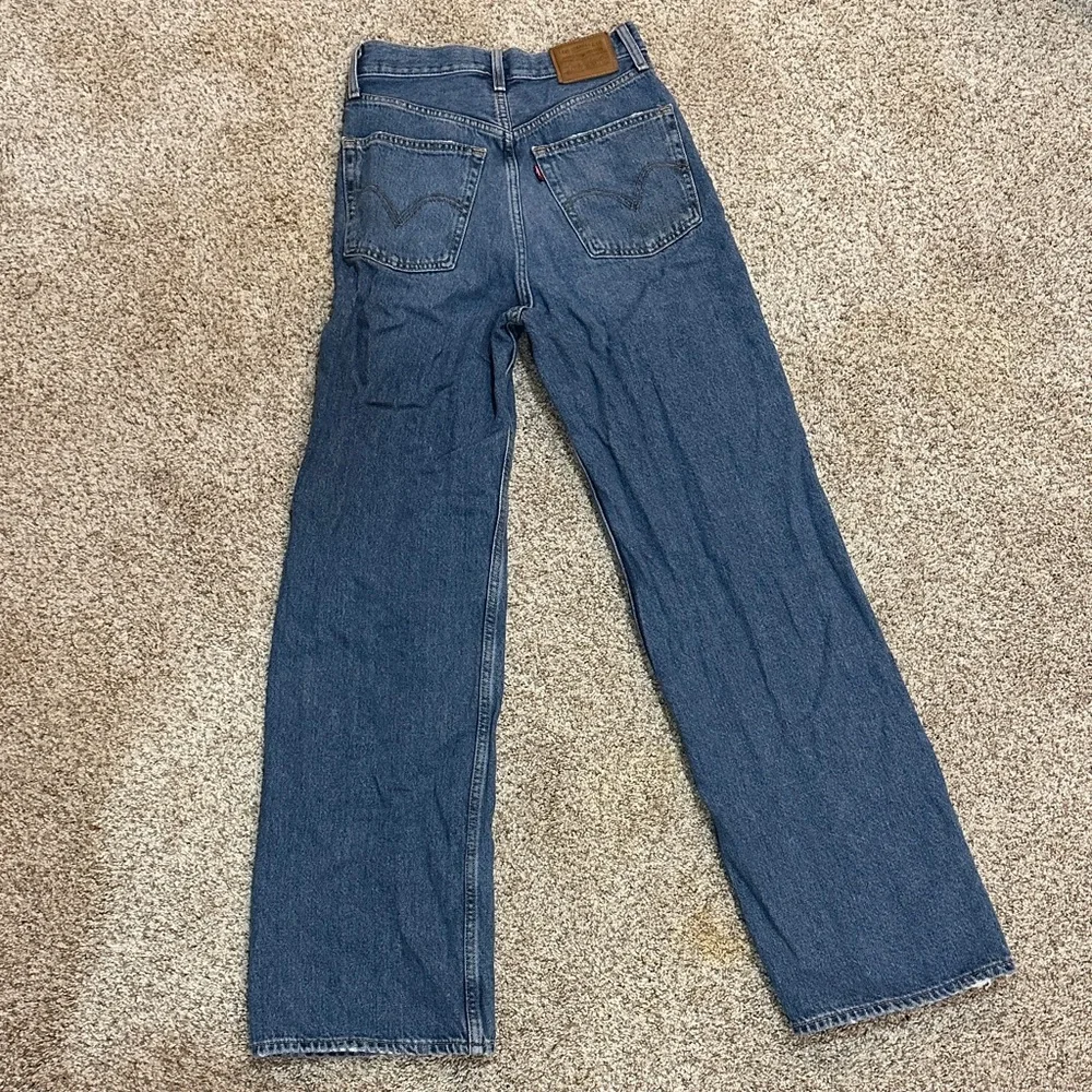 Levi Strauss Distressed Women Jeans - Picture 5 of 7